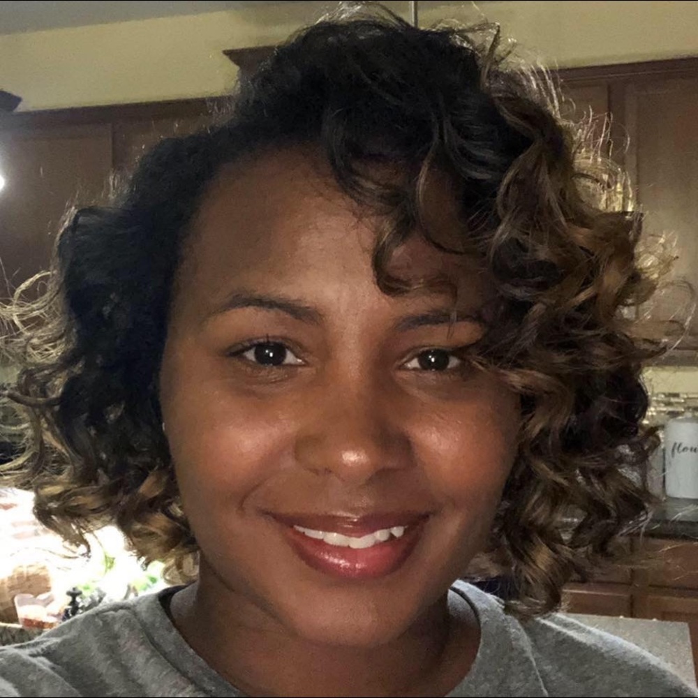 Meet your Posher, Deedee